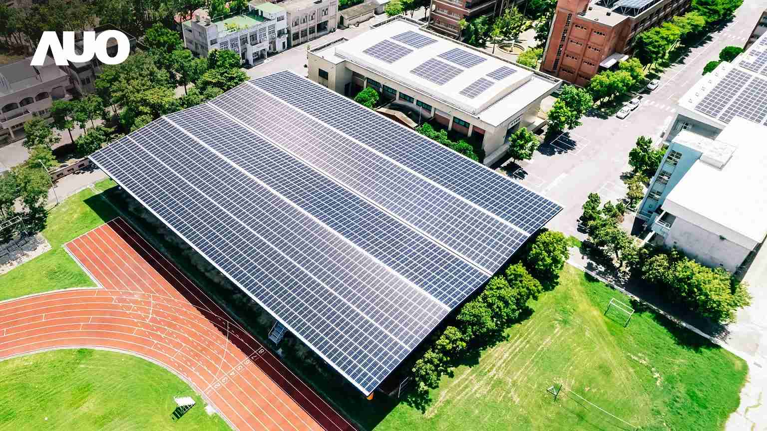 28国际SunSteel光电整合型浪板具备快速安装、、、轻量化优势，，，，可提升15%发电效能，，，通过国际IEC与台湾VPC认证安全、、防漏、、、耐候标准